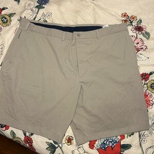 Tan Vineyard Vines shorts